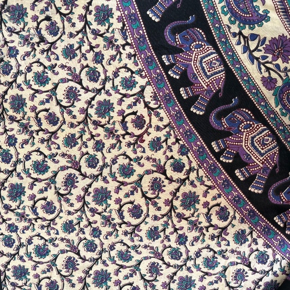 Large Mandalla Wall Tapestry - Picture 4 of 6